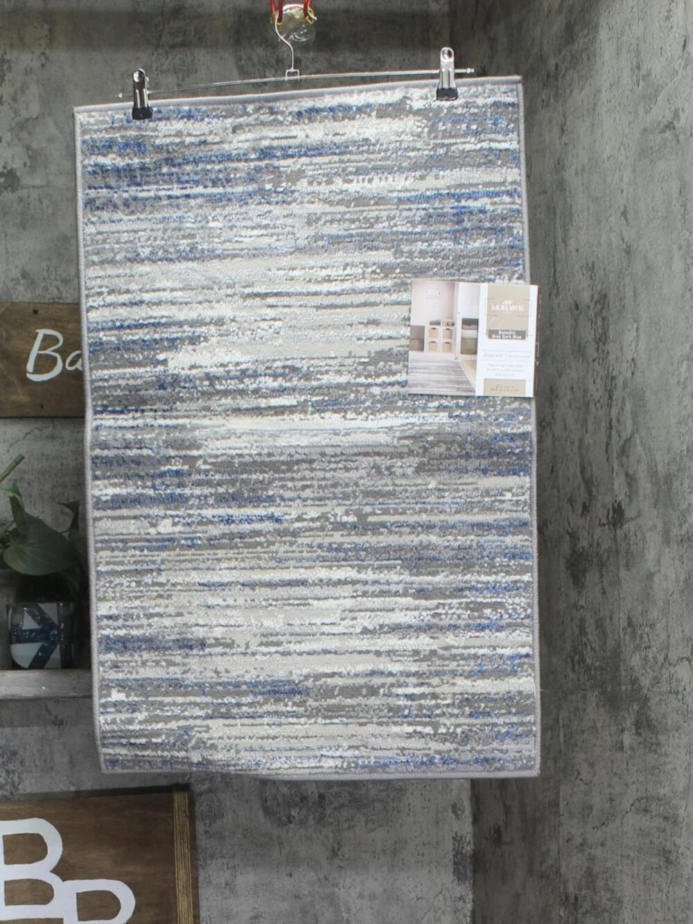 NWT Mohawk Skid Resistant Accent Rug Gray Dark Blue 20x30